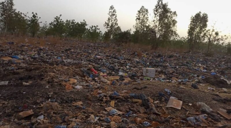 Ouagadougou – Dépotoirs sauvages d’ordures : ces gros foyers d’émission de gaz à effet de serre qui ont la peau dure